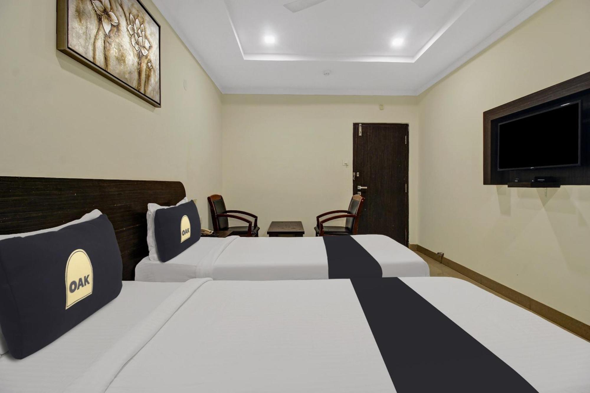 Super Townhouse Oak Lb Nagar Ramoji Hotel Hyderabad Bagian luar foto