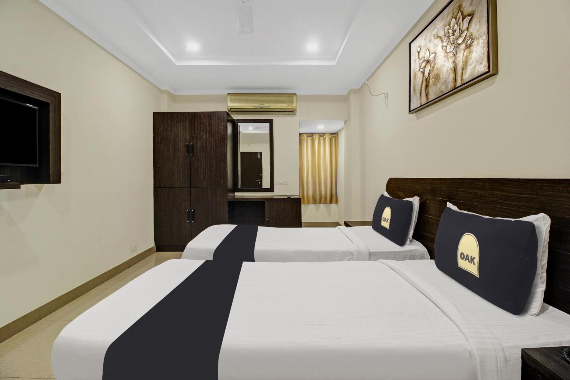 Super Townhouse Oak Lb Nagar Ramoji Hotel Hyderabad Bagian luar foto