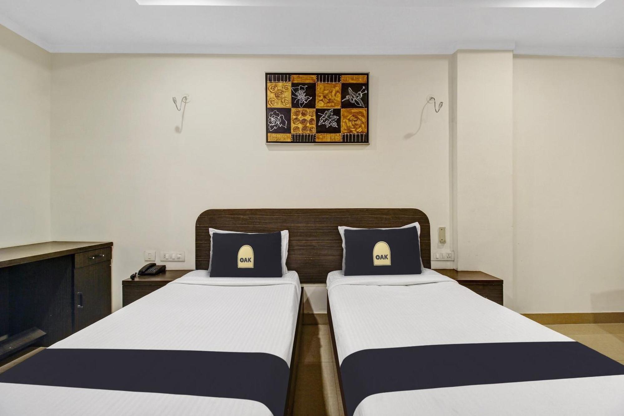 Super Townhouse Oak Lb Nagar Ramoji Hotel Hyderabad Bagian luar foto