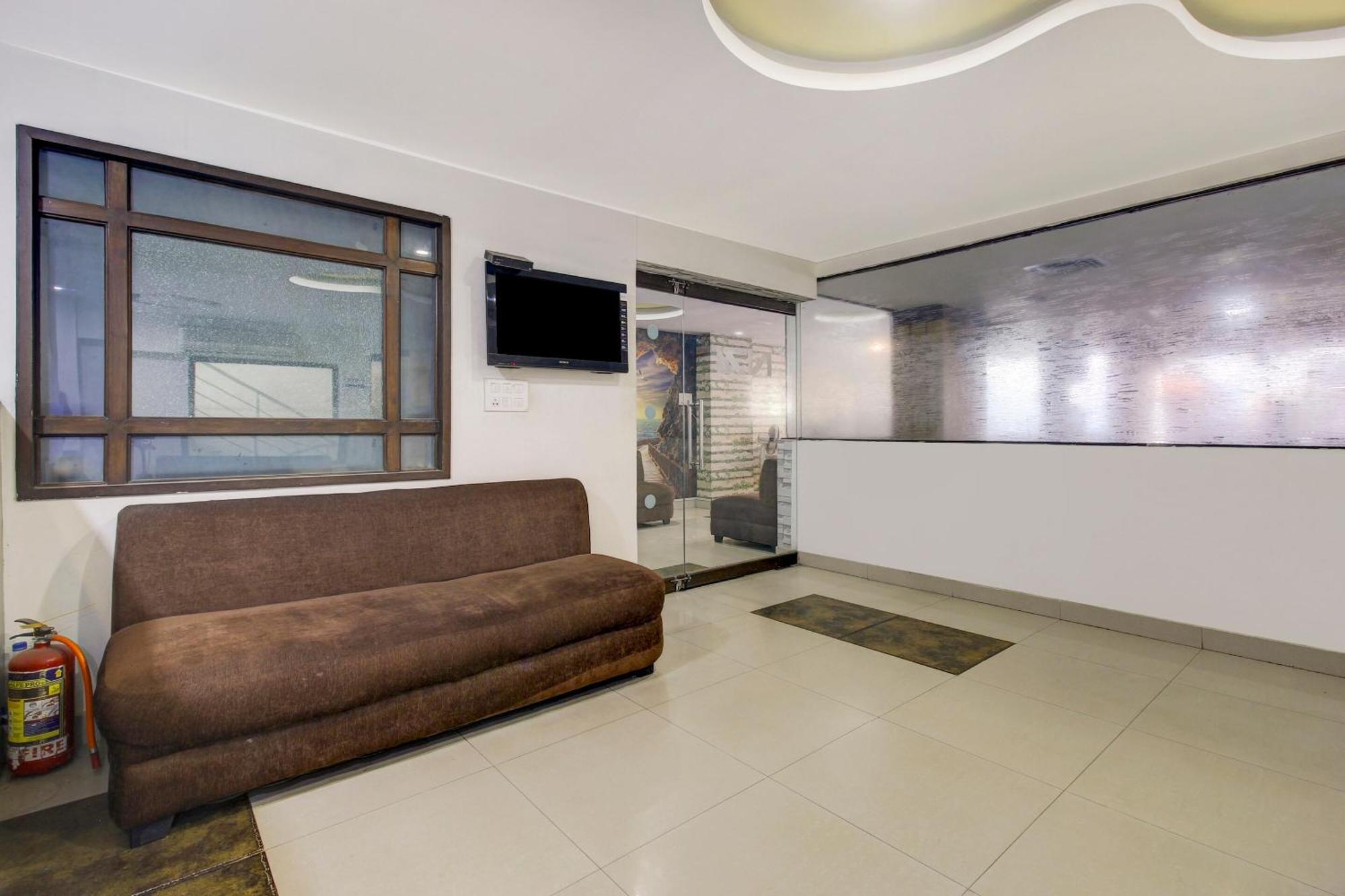 Super Townhouse Oak Lb Nagar Ramoji Hotel Hyderabad Bagian luar foto