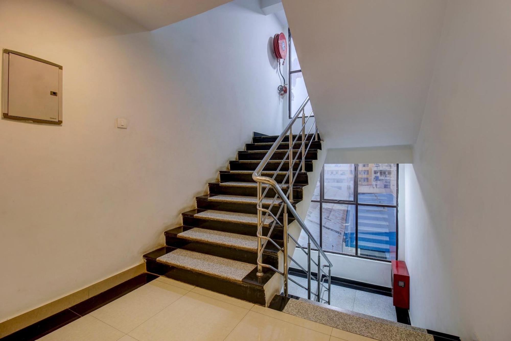 Super Townhouse Oak Lb Nagar Ramoji Hotel Hyderabad Bagian luar foto